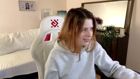 Your doll Lesli online show from December 9, 2024, 2:06 pm