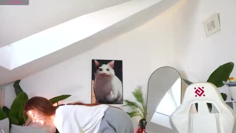 Your doll Lesli online show from March 15, 2026, 1:06 pm