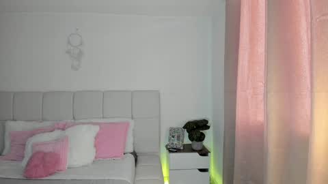 doll_oriana online show from March 31, 2026, 8:53 pm