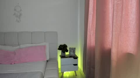 Snapshot of doll_oriana chatting on May 3, 2026, 8:37 pm doll_oriana online show from May 3, 2026, 8:37 pm