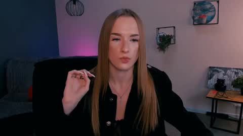 doll_vey online show from February 28, 2025, 6:52 pm