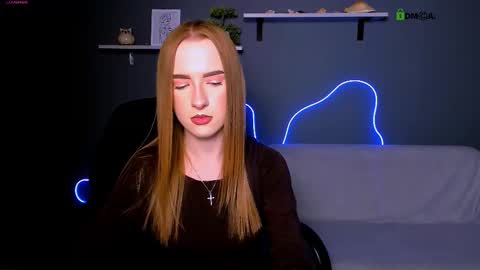 doll_vey online show from September 14, 2025, 6:51 pm