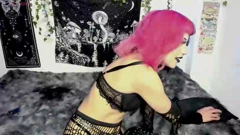 Snapshot of dolly_bones chatting on October 15, 2025, 8:31 pm dolly_bones online show from October 15, 2025, 8:31 pm