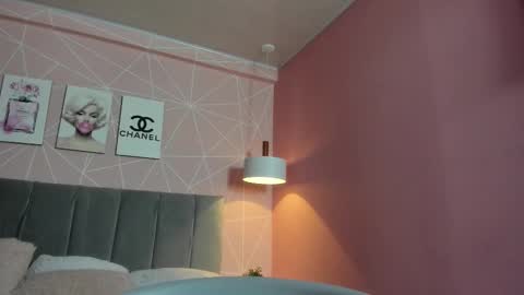 Call me Zoe  online show from September 16, 2025, 11:06 pm