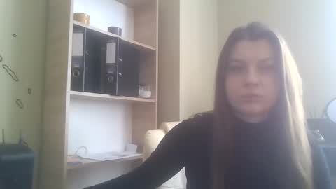 DollyRoma online show from October 29, 2025, 9:33 am