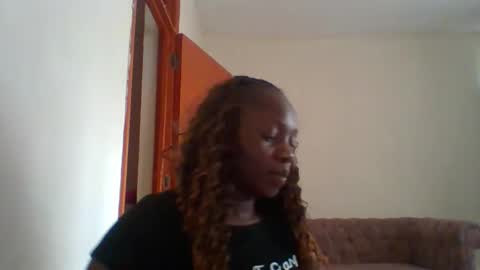 dollyvee online show from May 4, 2026, 12:34 pm
