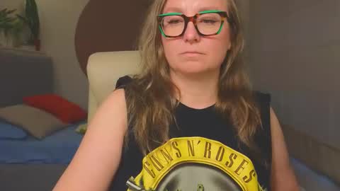 Snapshot of dom_mummy chatting on May 24, 2026, 6:02 pm DOM MUMMY online show from May 24, 2026, 6:02 pm
