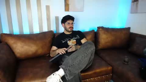 Snapshot of domboy_ chatting on June 22, 2026, 8:39 pm domboy online show from June 22, 2026, 8:39 pm