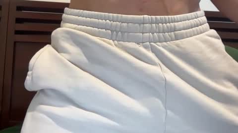 Snapshot of domd3 chatting on December 19, 2025, 10:50 pm Dom online show from December 19, 2025, 10:50 pm