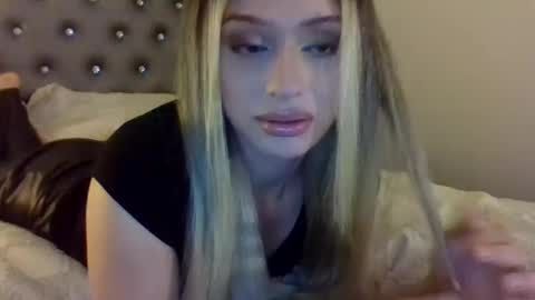 Snapshot of dominabrat chatting on November 12, 2025, 6:03 am Marissa Rae online show from November 12, 2025, 6:03 am