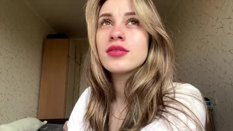Mia online show from April 4, 2026, 7:06 am