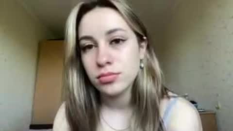 Mia online show from May 26, 2026, 8:10 am