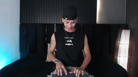 Snapshot of dominic_ghost chatting on November 12, 2025, 12:44 am Dominic online show from November 12, 2025, 12:44 am