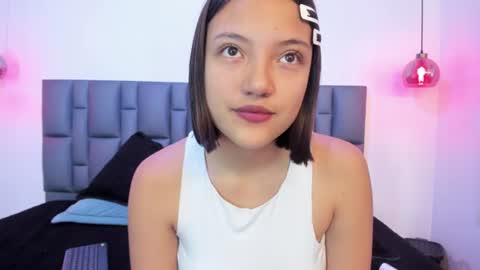 dominica_lorenzo online show from July 15, 2026, 2:33 pm
