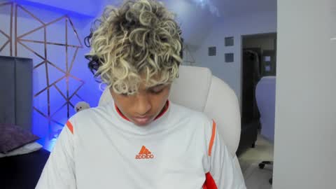 Dominick  online show from February 3, 2025, 11:47 pm