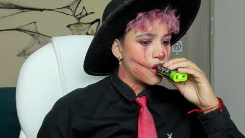 Dominick  online show from October 12, 2025, 4:22 am