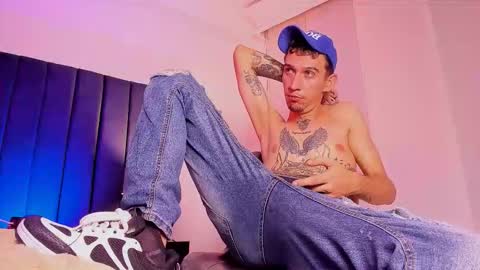 dominik_thompson777 online show from November 5, 2025, 6:02 am