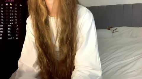 Snapshot of domitilabarrus chatting on May 7, 2026, 1:44 am Kira online show from May 7, 2026, 1:44 am
