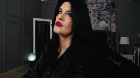 Snapshot of dommelisa chatting on October 10, 2025, 7:35 pm Dom Melisa online show from October 10, 2025, 7:35 pm