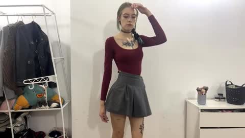 Ava online show from December 17, 2025, 1:17 pm