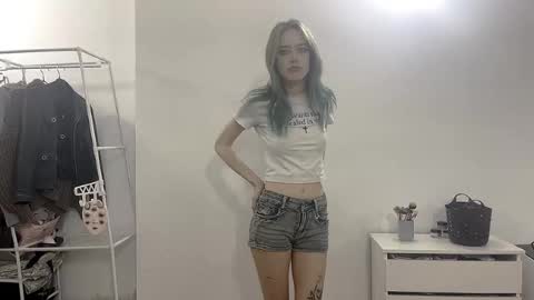 Ava online show from December 18, 2025, 1:17 pm