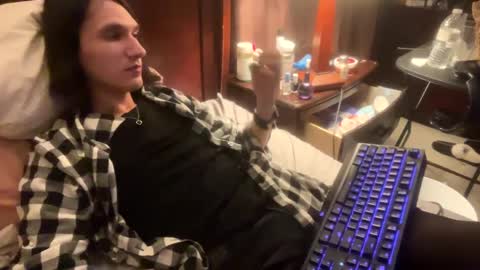 Snapshot of donkerton chatting on February 18, 2025, 8:59 am Donk online show from February 18, 2025, 8:59 am