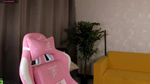 Aura online show from December 16, 2025, 3:11 am