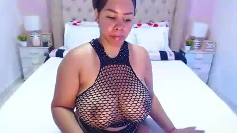 Snapshot of donnaadore chatting on June 21, 2026, 4:42 pm Donna online show from June 21, 2026, 4:42 pm