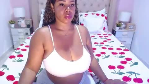 Snapshot of donnaadore chatting on July 19, 2026, 3:05 pm Donna online show from July 19, 2026, 3:05 pm
