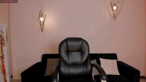 Snapshot of donnastonne chatting on January 4, 2025, 7:44 pm Donna Stonne online show from January 4, 2025, 7:44 pm