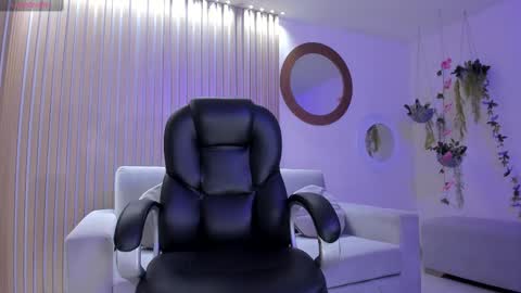 Snapshot of donnastonne chatting on October 3, 2025, 4:20 am Donna Stonne online show from October 3, 2025, 4:20 am