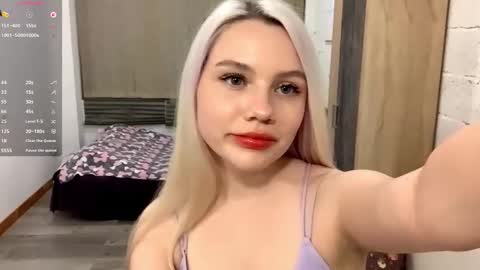 Stella online show from November 13, 2025, 2:49 pm