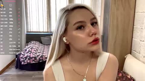 Stella online show from November 17, 2025, 11:27 am