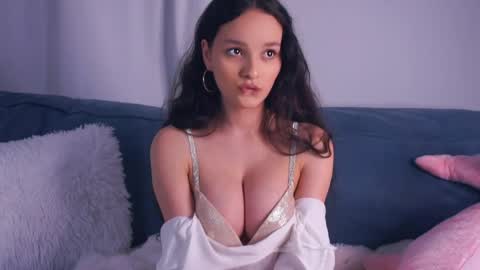 Snapshot of donnettamangham chatting on May 11, 2026, 9:01 pm Victoria online show from May 11, 2026, 9:01 pm
