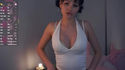 Snapshot of donnettamangham chatting on May 25, 2026, 9:43 pm Victoria online show from May 25, 2026, 9:43 pm