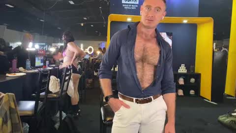 Snapshot of donnybasilisk chatting on October 17, 2025, 11:18 pm Donny online show from October 17, 2025, 11:18 pm