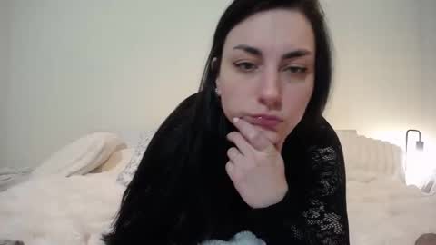 Snapshot of dontcallmeangel_ chatting on February 3, 2026, 9:53 pm Iara online show from February 3, 2026, 9:53 pm