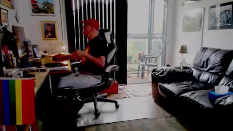 Snapshot of dopeleaf2 chatting on October 9, 2025, 11:19 am dopeleaf2 online show from October 9, 2025, 11:19 am