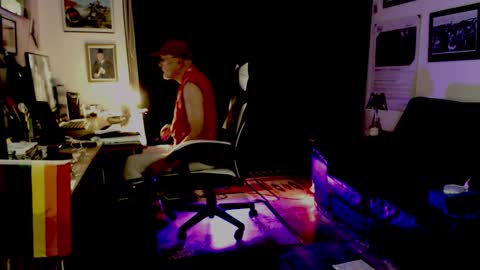 Snapshot of dopeleaf2 chatting on October 10, 2025, 10:09 pm dopeleaf2 online show from October 10, 2025, 10:09 pm