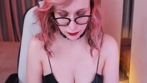 Snapshot of dora_marcelli chatting on January 19, 2025, 7:37 pm Your Dora Follow me 3 online show from January 19, 2025, 7:37 pm