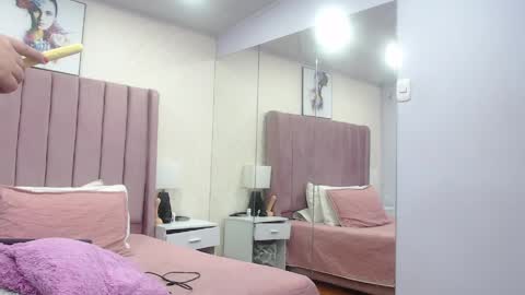 Anny online show from April 6, 2026, 12:50 pm