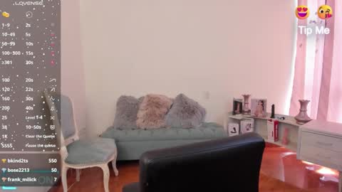 Nicolle online show from March 3, 2025, 4:46 pm