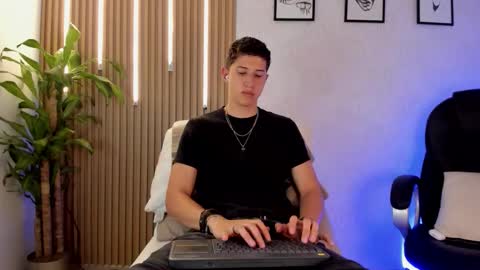 dorian_mystery online show from December 15, 2025, 10:25 pm