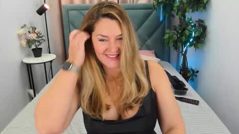 doriana_gray online show from September 11, 2025, 4:40 pm