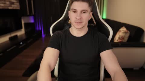 Dorian Reyes online show from February 18, 2025, 1:43 am