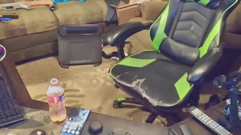 Snapshot of dotyoureyezez chatting on December 12, 2024, 12:33 pm DotYourEyezez online show from December 12, 2024, 12:33 pm