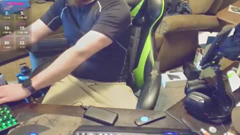 Snapshot of dotyoureyezez chatting on February 1, 2025, 10:15 am DotYourEyezez online show from February 1, 2025, 10:15 am