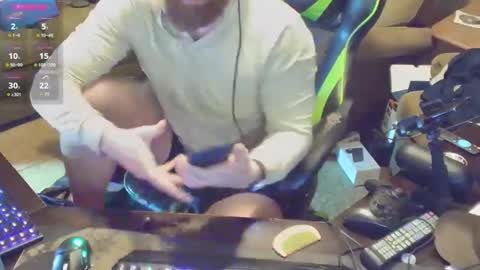 Snapshot of dotyoureyezez chatting on February 3, 2025, 12:47 pm DotYourEyezez online show from February 3, 2025, 12:47 pm