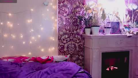 Angie online show from December 18, 2025, 2:28 am