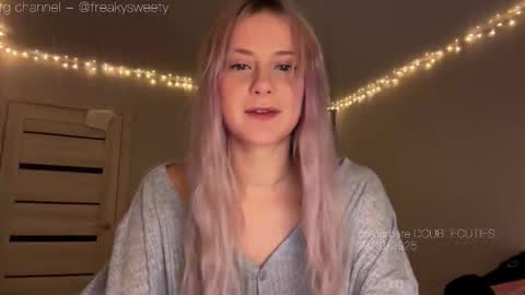 Lana  Eva  dont forget to give us a thumb up online show from October 19, 2025, 3:45 pm